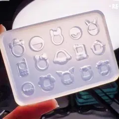 #0071シリコンモールド　ミニたまごっち　シェイカー　ネイル　レンジ