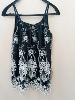 美品　GRACE class　刺繍キャミソール　フリーサイズ　服