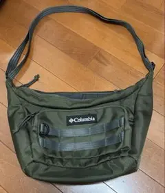 コロンビア　ボディバッグ　肩掛け　斜めがけ　カーキ色