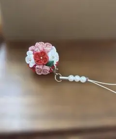 ちりめん細工　フラワーボール　ストラップ　紅白