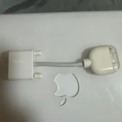 Apple アップル DVI-VGA 変換コネクタです。