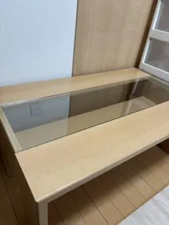 ガラス天板の木製テーブル 中型