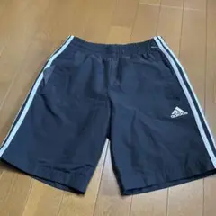 アディダス　新品未使用　150サイズ　水陸両用ショートパンツ　裏メッシュ