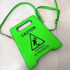 ネオン　グリーン　ショルダーバック