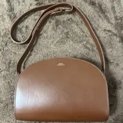 アーペーセー　ショルダーバッグ　ブラウン