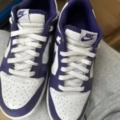 Nike ホワイト/パープル スニーカー