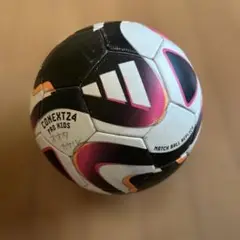 adidas サッカーボール　ピンク 4