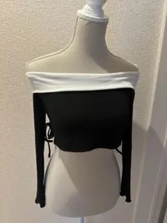 オフショルダー クロップドトップス ブラック/ホワイト