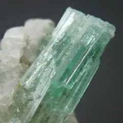 管理番号M199 宝石質 エメラルド 緑柱石 天然 原石 標本
