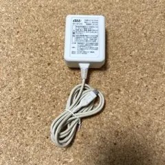【au】純正 共通ACアダプタ05 0501PWA 充電器