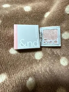アンドバイロムアンド メロウタッチシングルアイシャドウ SH01 ヘイジーピンク
