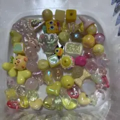 カラフルプラスチックビーズ約50個