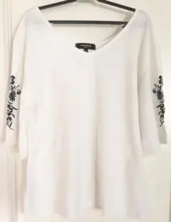 Tシャツ 花柄 刺繍 レディース 匿名配送