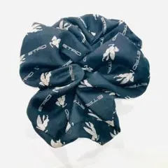 Y2503-62 ETRO エトロ　シュシュ　ヘアアクセサリー　黒　ロゴ