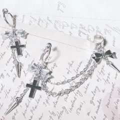 地雷イヤリング ゆらゆら黒十字架 イヤーカフ