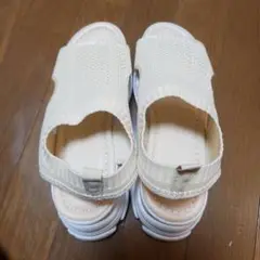 ベージュ メッシュ スポーツサンダル