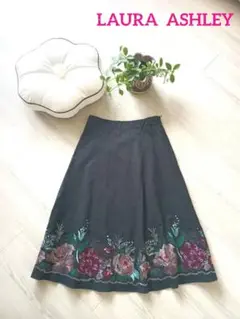 Laura Ashley　刺繍スパンコール付　フレアスカート
