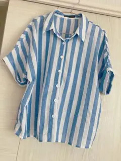 SHEIN 青と白のストライプ 半袖シャツ