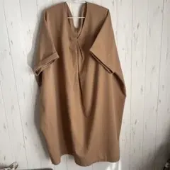 ベージュ Vネック 半袖チュニック