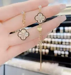 ピアス クローバー