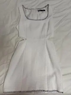 zara 白ワンピース