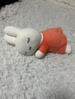 ミッフィー ぬいぐるみ 寝そべり うつぶせ オレンジ服 約30cm 可愛い