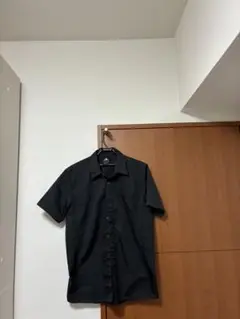 adidas ブラック 半袖シャツ
