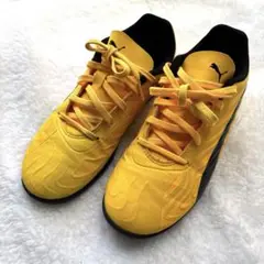 21.5cm 美品　PUMAサッカーフットサル トレーニングシューズ　イエロー