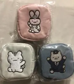 ホワイトタイガーとブラックタイガー カラビナつき刺繍スクエアミニポーチ