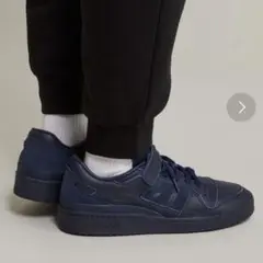 adidas ネイビー スニーカー