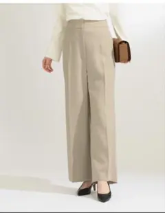 ベージュ ワイドパンツ