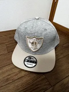 RAIDERS スナップバックキャップ グレー/ベージュ