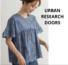 URBAN RESEARCH DOORS アイレットレースペプラムブラウス