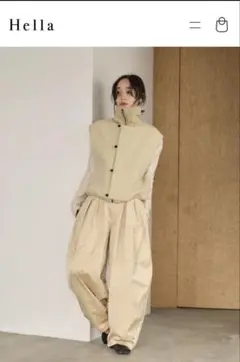 美品　Hella SATIN VOLUME PT beige S