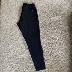 「激美品」Under Armour ・ブラック テーパードゴルフパンツ