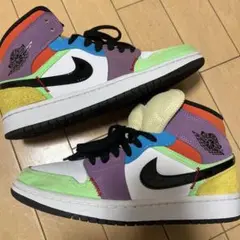 NIKE WMNS AIR JORDAN 1 MID