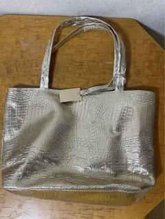 SHEINで買ったバック思ったよりチープでデカかったので。。。