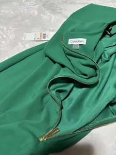 【新品未使用】Calvin Klein 緑のひざ丈ワンピース 　サイズ2