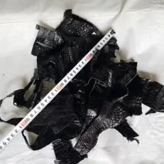 バビラスクロコダイル本革！端切れ！少しツヤ黒色！送料無料！