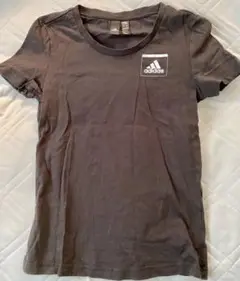 adidas ウィメンズ半袖Tシャツ　黒色