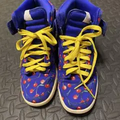 値下げ！Nike ハイカットスニーカー さくらんぼ　チェリー柄　ブルー