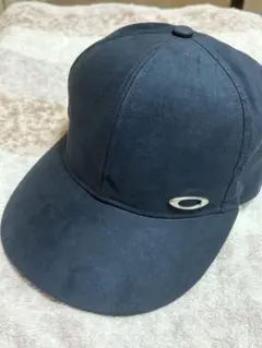 Oakley ダークブルー キャップ フリーサイズ