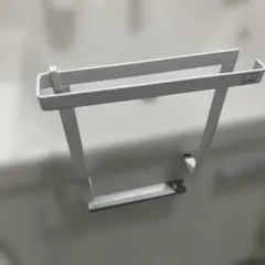 ホワイト金属製タオル掛け