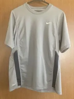 Nike グレー 半袖 トレーニングTシャツ　メンズ　Mサイズ