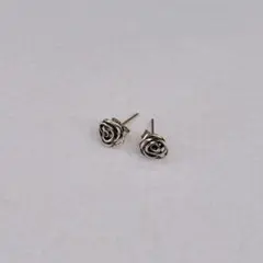 ★未使用品★ ピアス バラ シルバー ブラック 両耳 ローズ アクセサリー