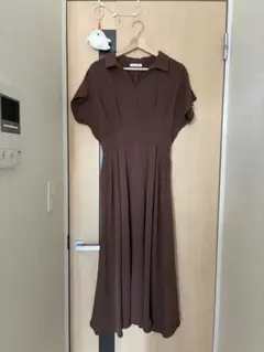 ナチュラルクチュール　スキッパー衿お上品ワンピース　ブラウン