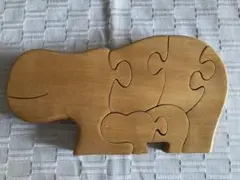 木製のパズル　おもちゃ　カバさん