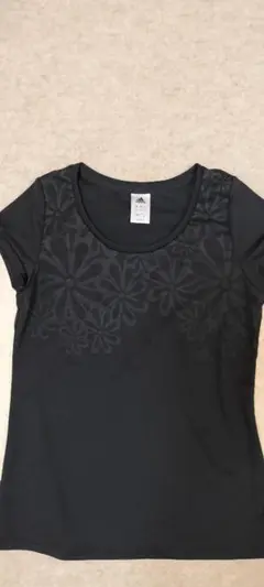 ブラック フラワーパターン Tシャツ