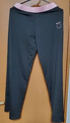 ヨガパンツ　黒　Reebok