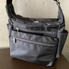 【送料込み】ブラック　軽量　楽ちん　ショルダーバッグ